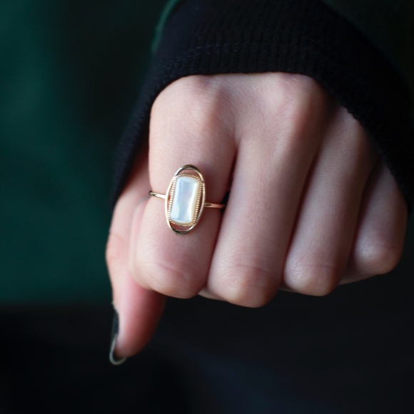 Oval Sea Shell Gold Statement Ring - Picture 5 of 15